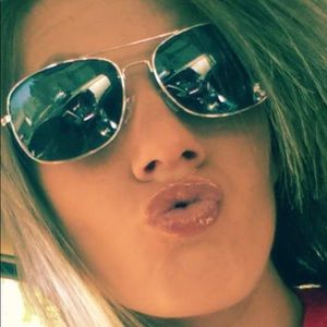 Meet your Posher, Courtney